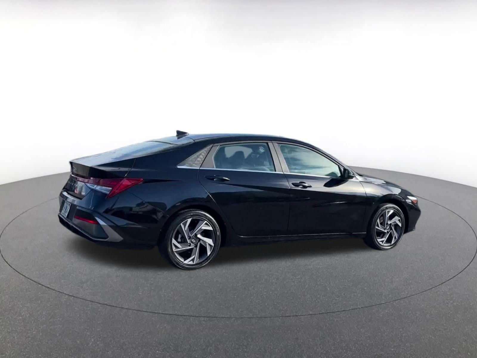 Thumbnail: 2025 Hyundai Elantra - 15