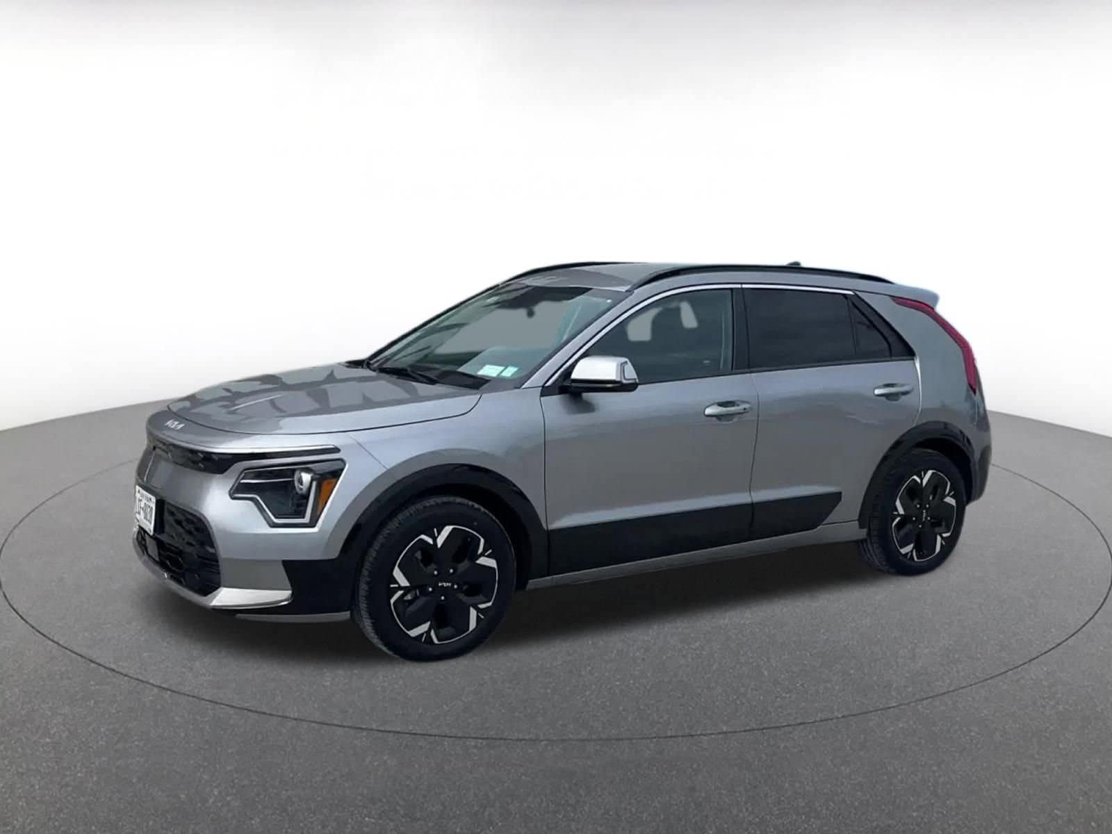 Thumbnail: 2023 Kia Niro - 8
