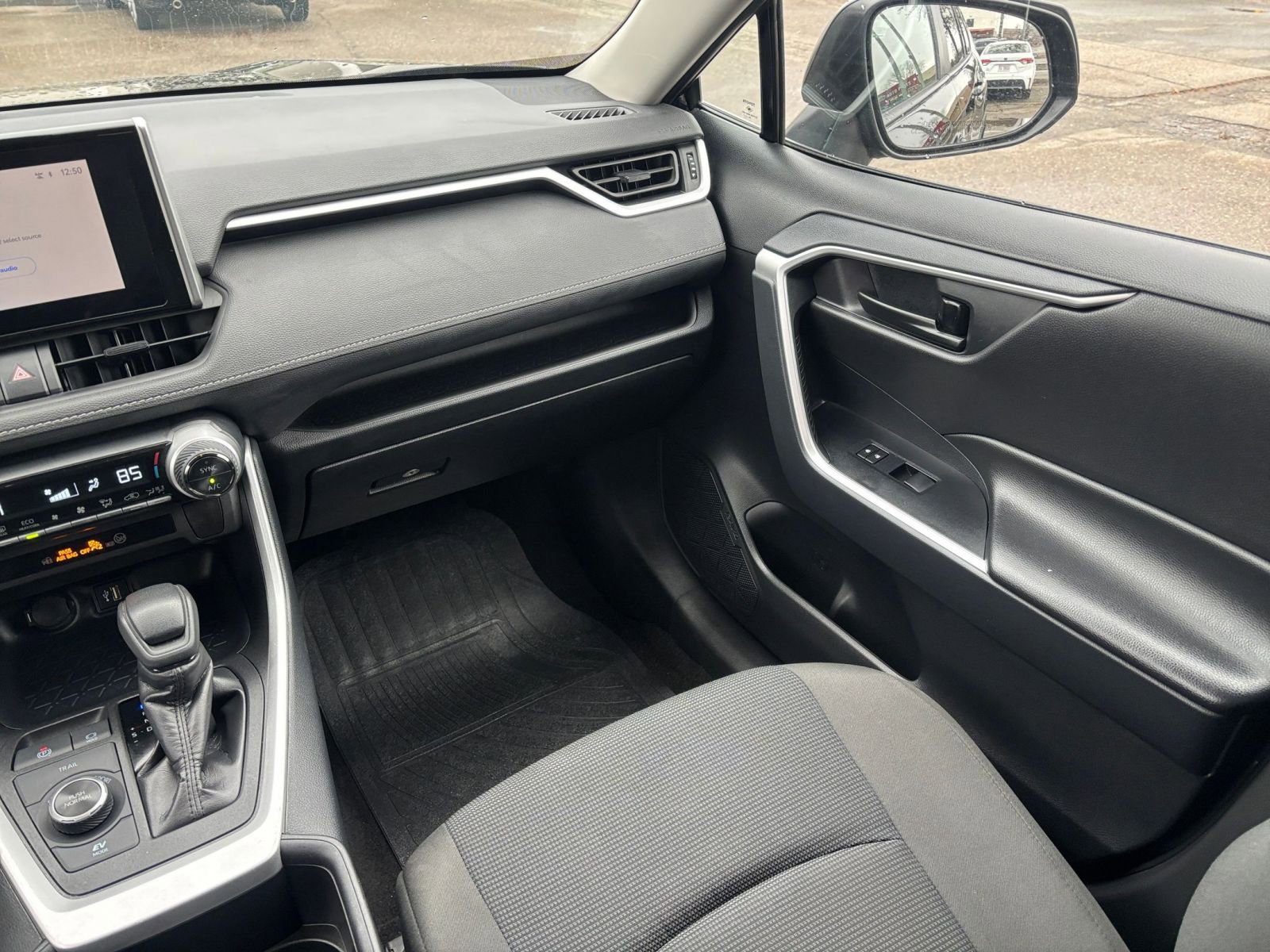 Thumbnail: 2025 Toyota RAV4 - 31