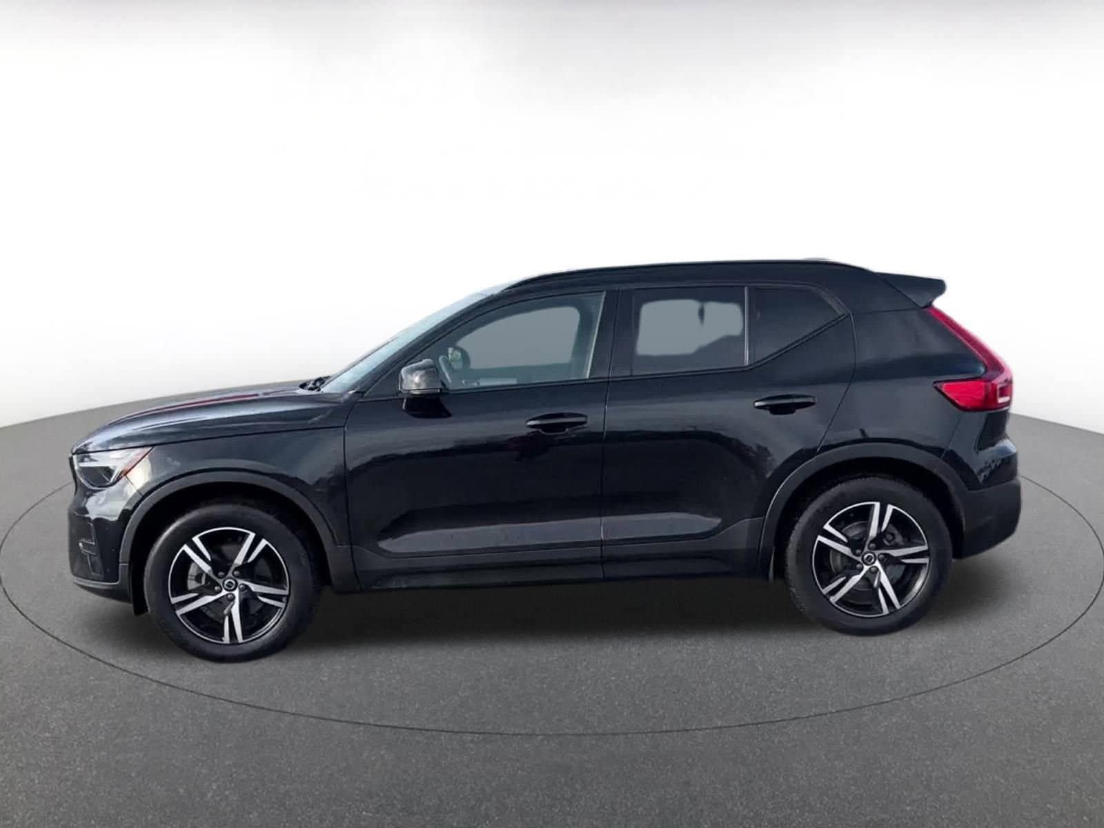 Thumbnail: 2024 Volvo XC40 - 9