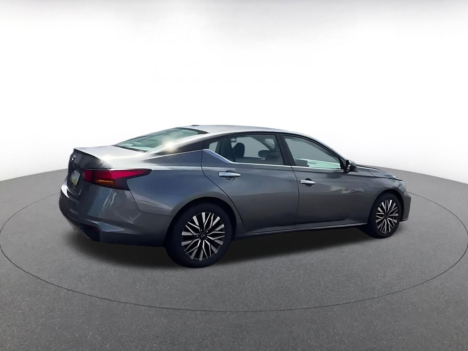 Thumbnail: 2025 Nissan Altima - 9