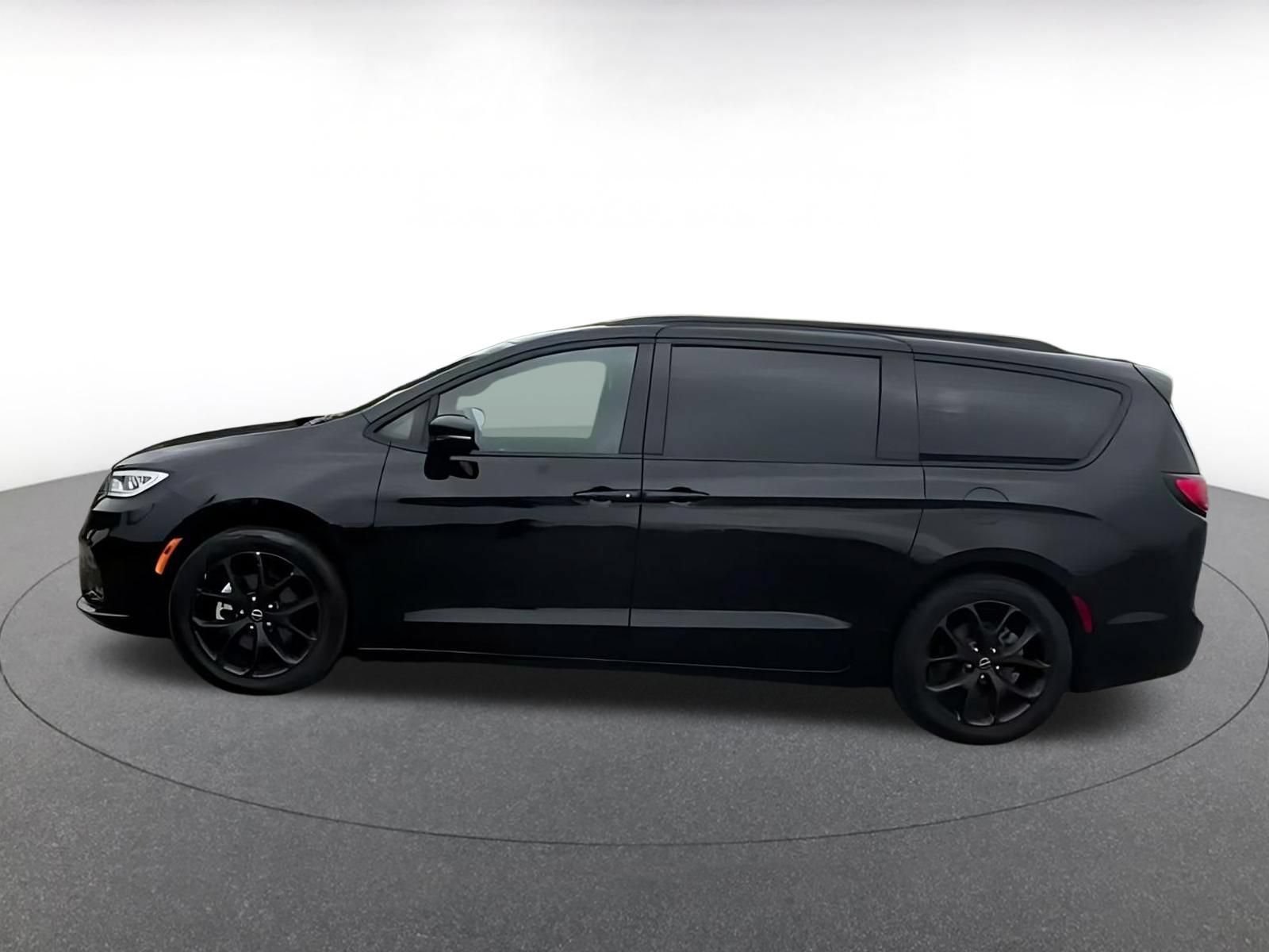Thumbnail: 2025 Chrysler Pacifica - 8