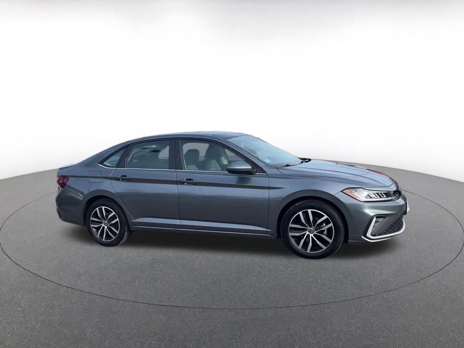 Thumbnail: 2025 Volkswagen Jetta - 2