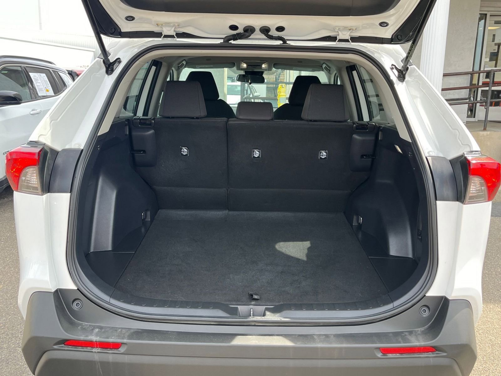 Thumbnail: 2025 Toyota RAV4 - 28