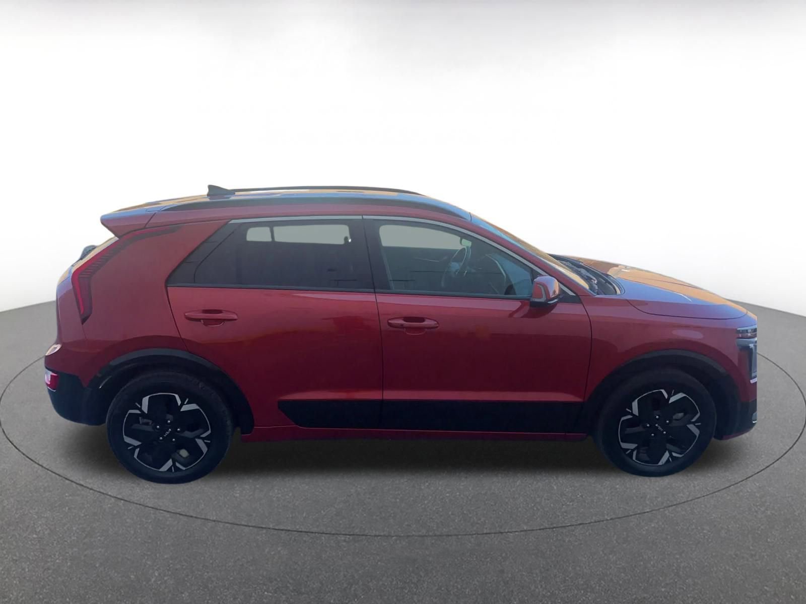 Thumbnail: 2023 Kia Niro - 16