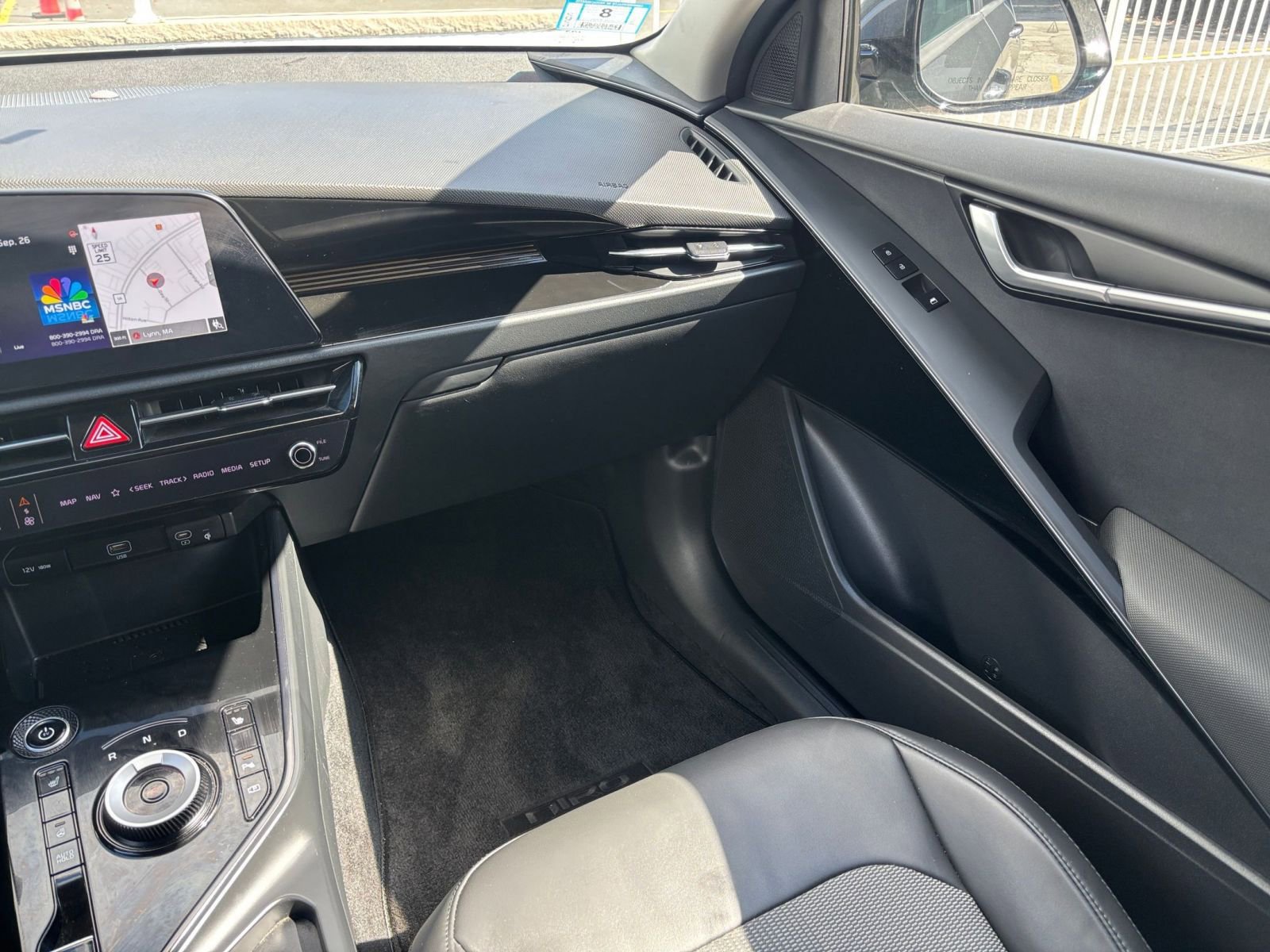 Thumbnail: 2023 Kia Niro - 32