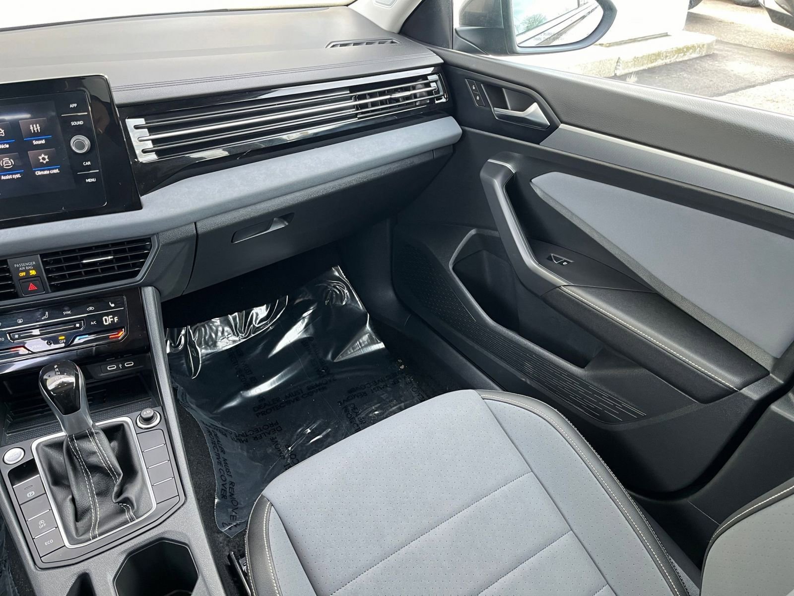 Thumbnail: 2025 Volkswagen Jetta - 32