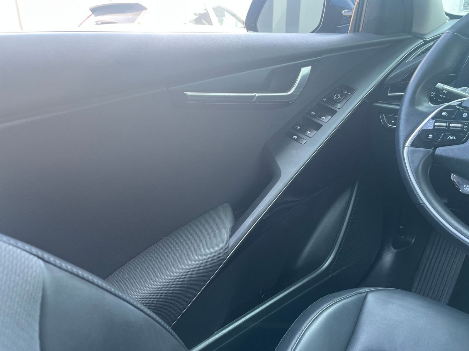 Thumbnail: 2023 Kia Niro - 23