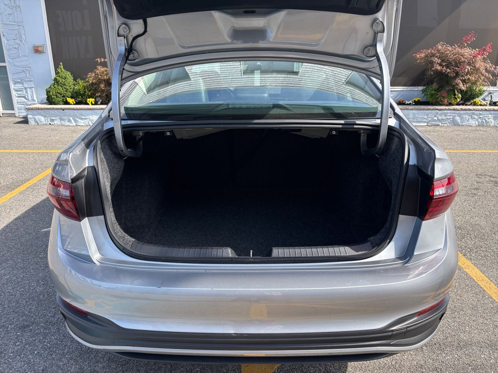 Thumbnail: 2025 Volkswagen Jetta - 28