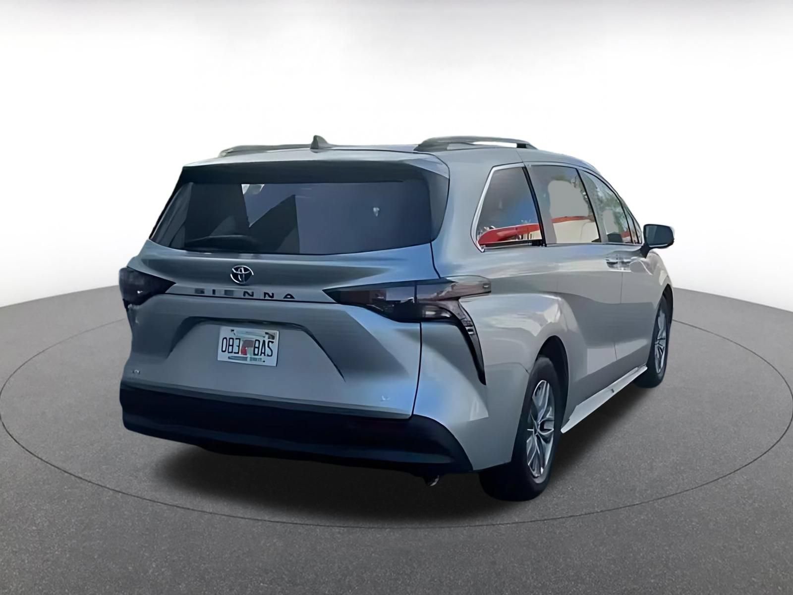 Thumbnail: 2025 Toyota Sienna - 12
