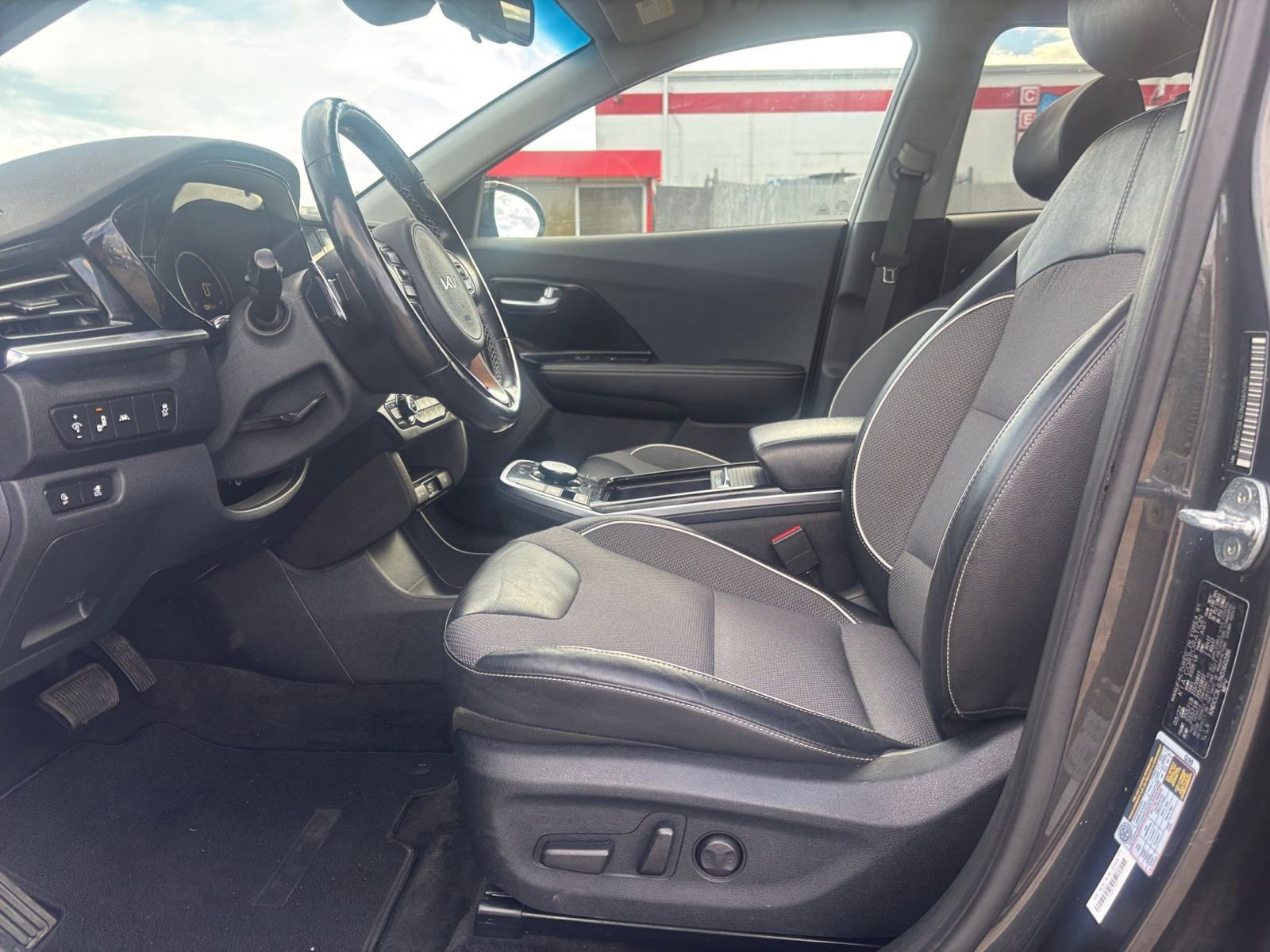 Thumbnail: 2022 Kia Niro - 25