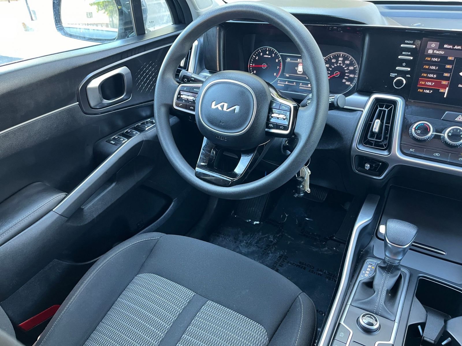 Thumbnail: 2023 Kia Sorento - 30