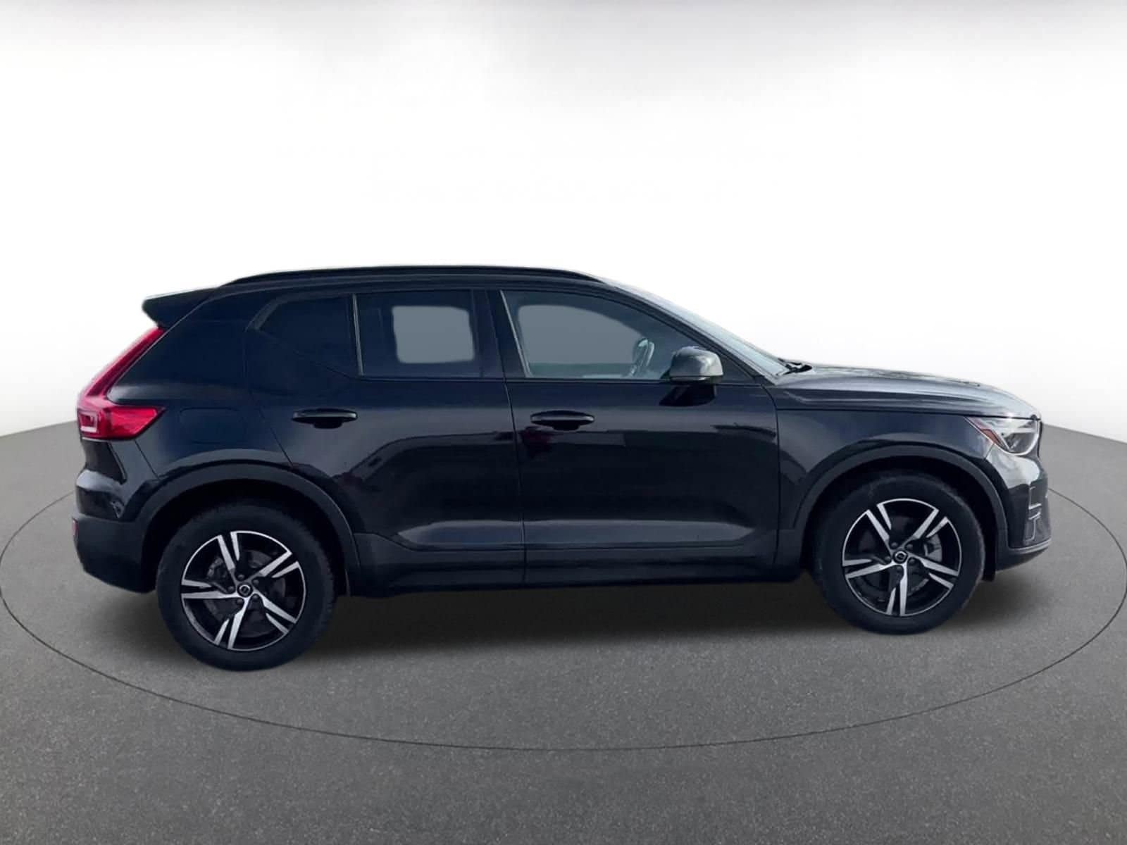 Thumbnail: 2024 Volvo XC40 - 16