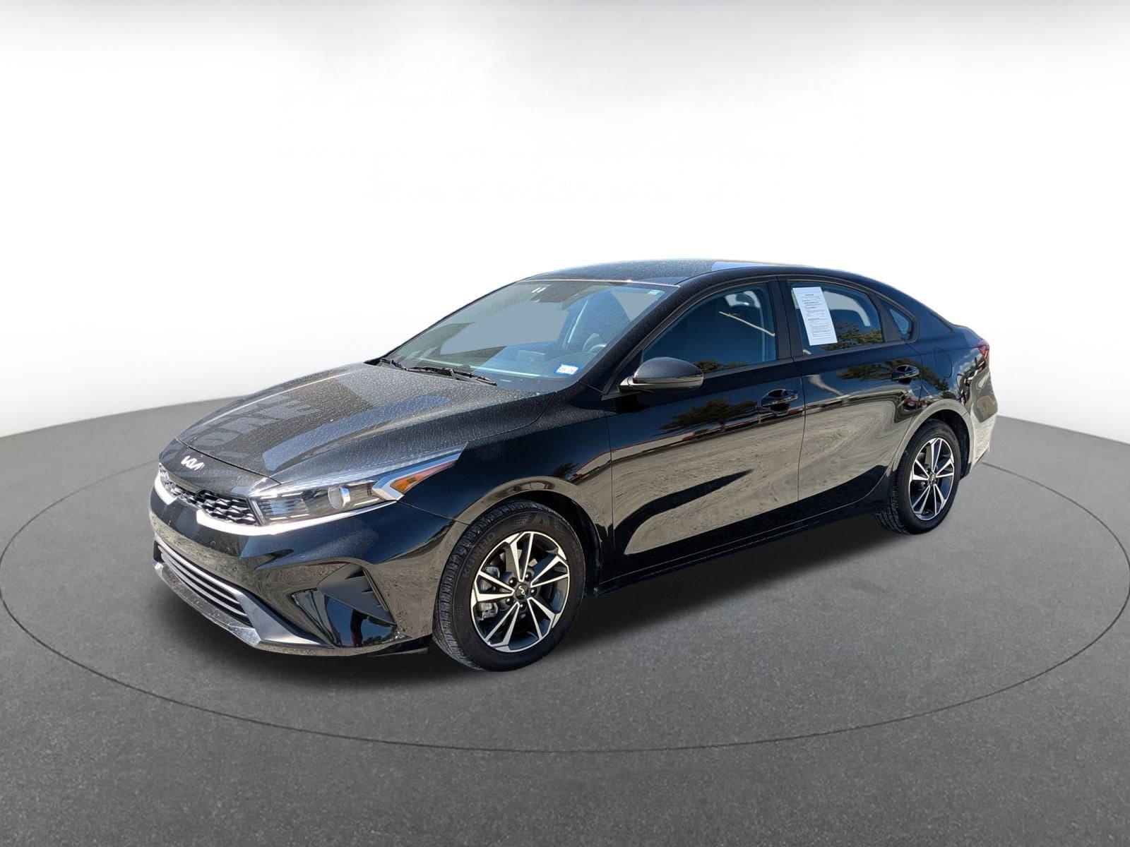 Thumbnail: 2024 Kia Forte - 3