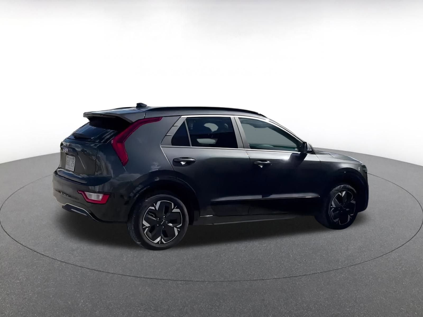 Thumbnail: 2023 Kia Niro - 15