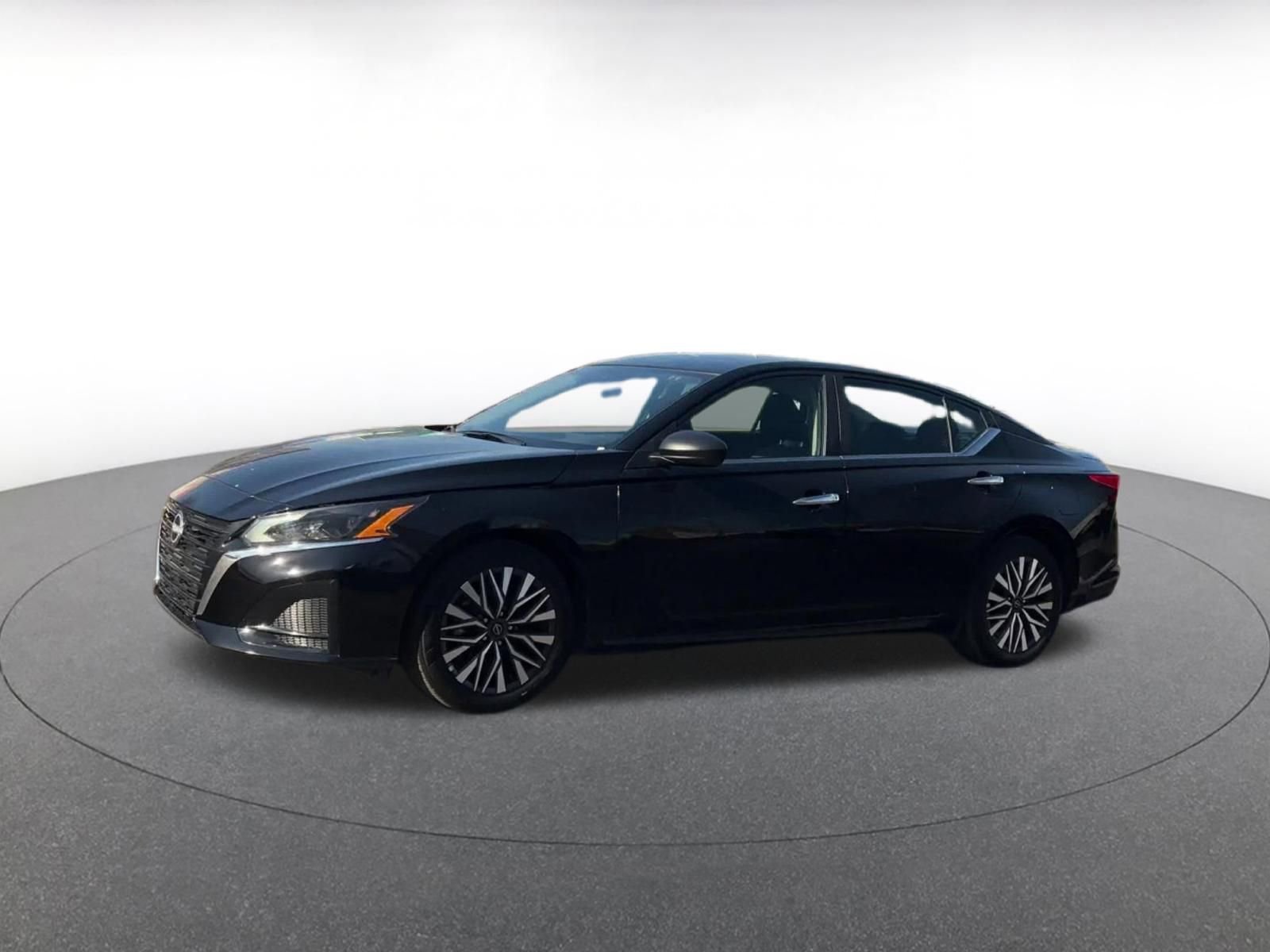 Thumbnail: 2025 Nissan Altima - 8