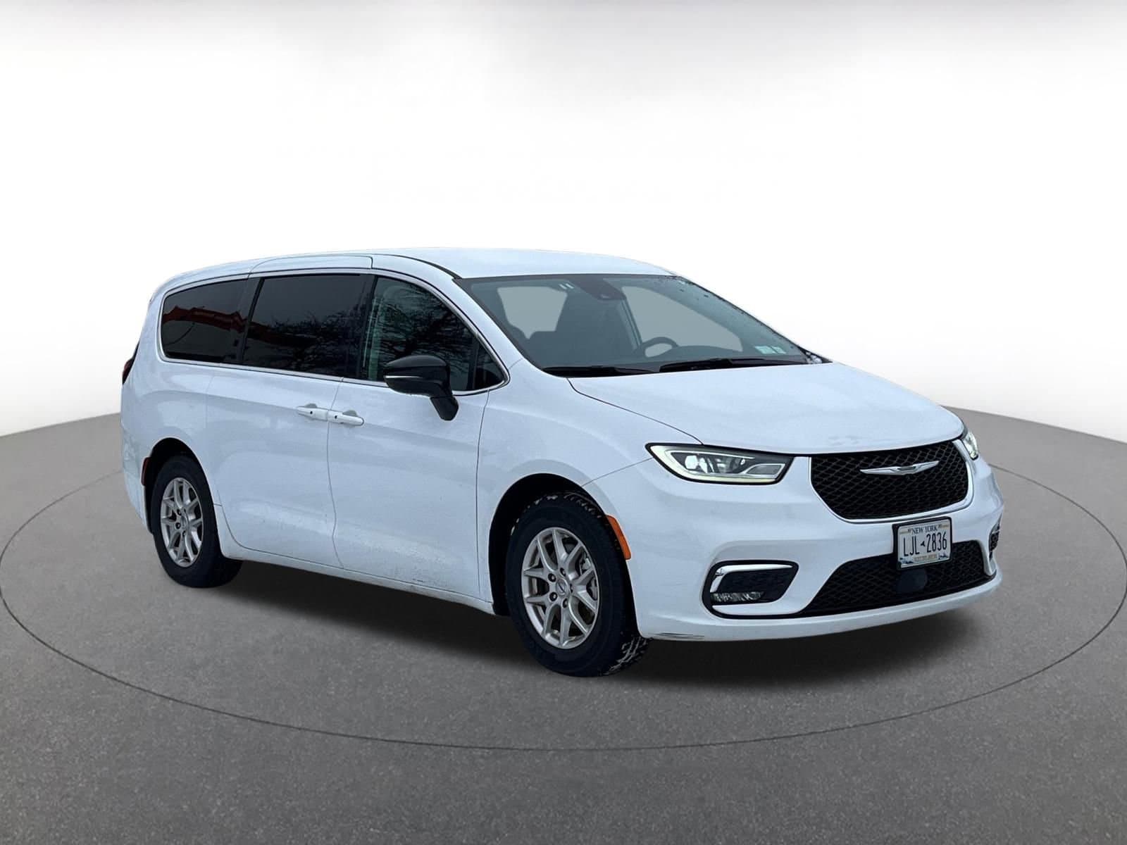 Thumbnail: 2024 Chrysler Pacifica - 1