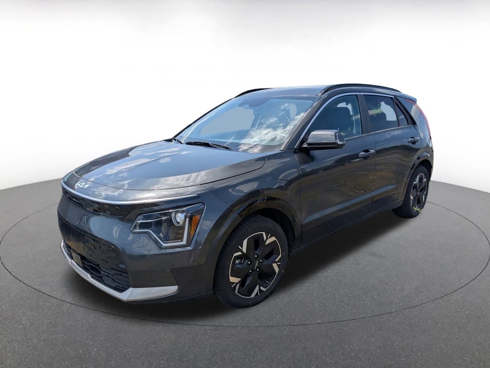 Thumbnail: 2023 Kia Niro - 3