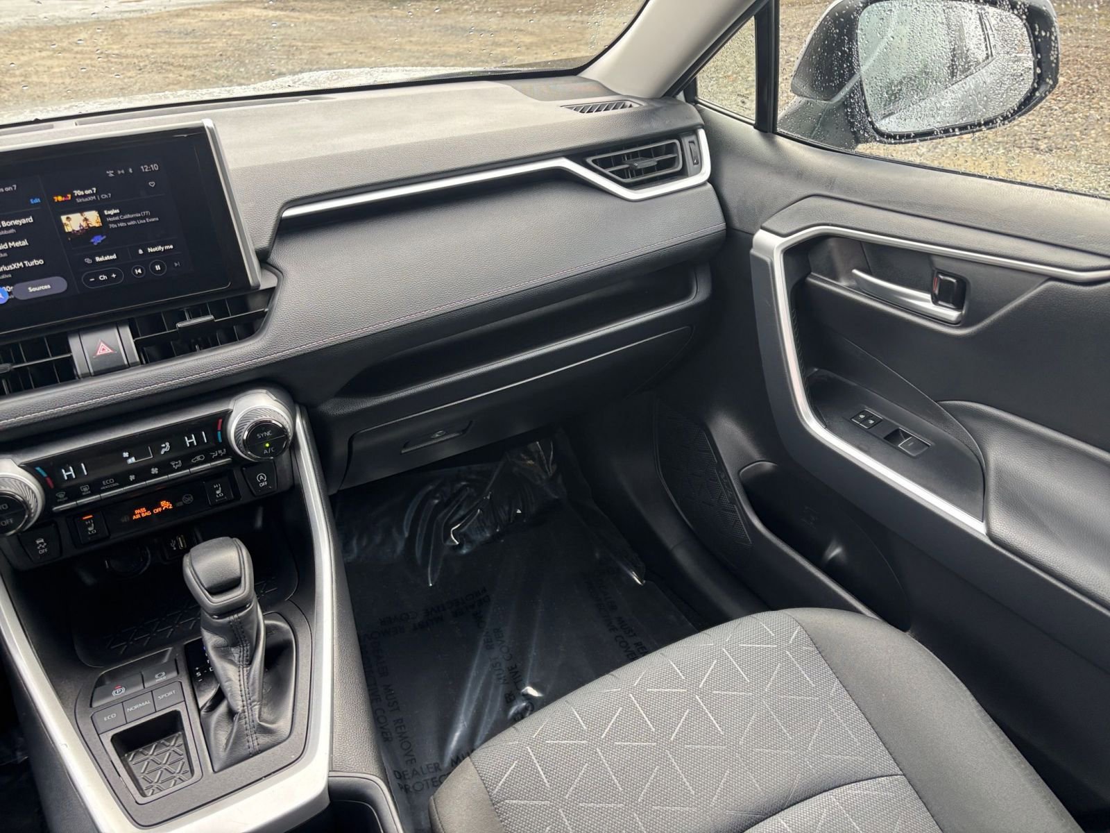 Thumbnail: 2025 Toyota RAV4 - 31