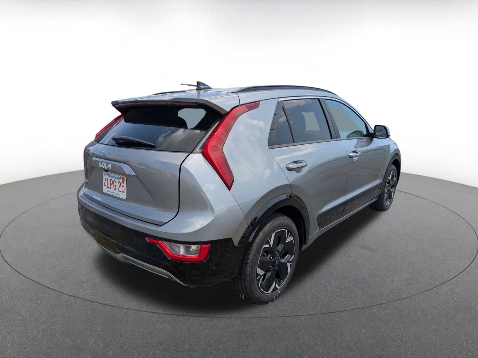 Thumbnail: 2023 Kia Niro - 5