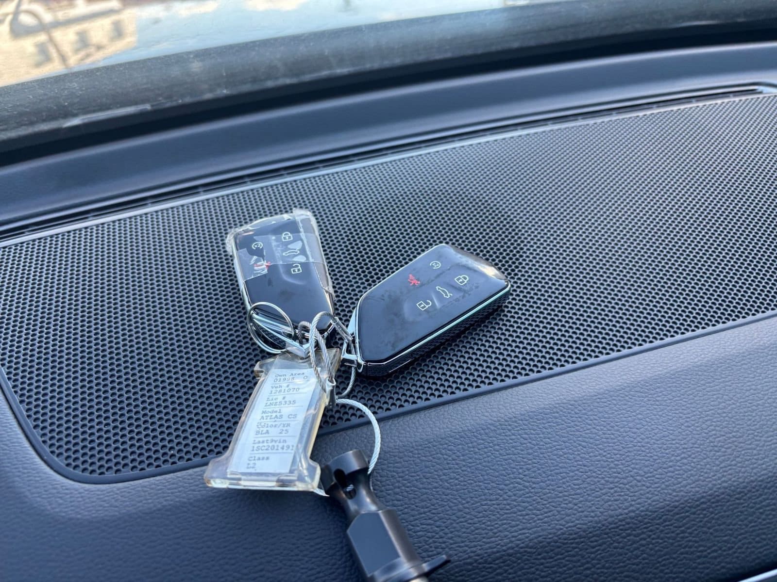 Thumbnail: 2025 Volkswagen Atlas - 21