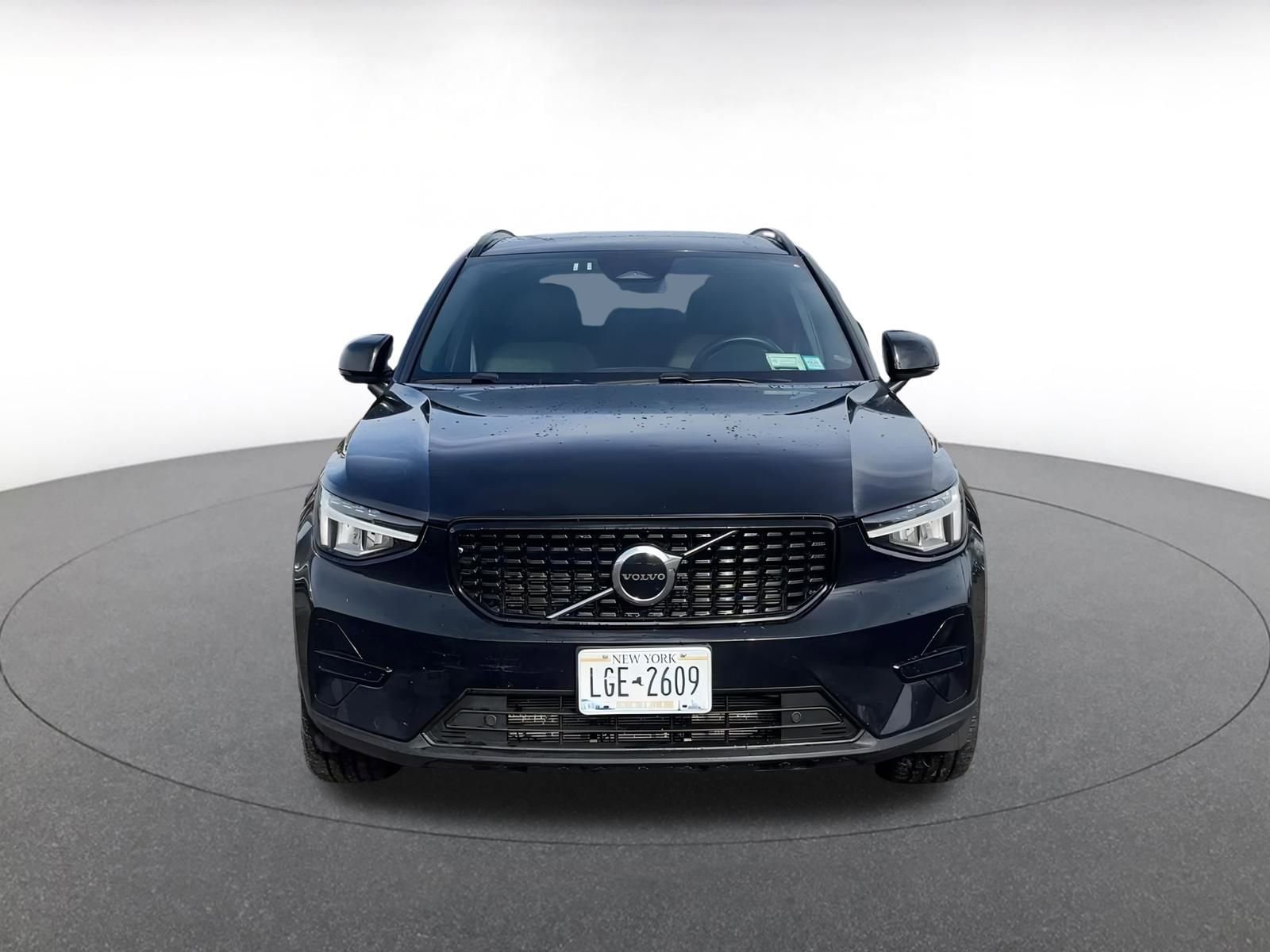 Thumbnail: 2024 Volvo XC40 - 4