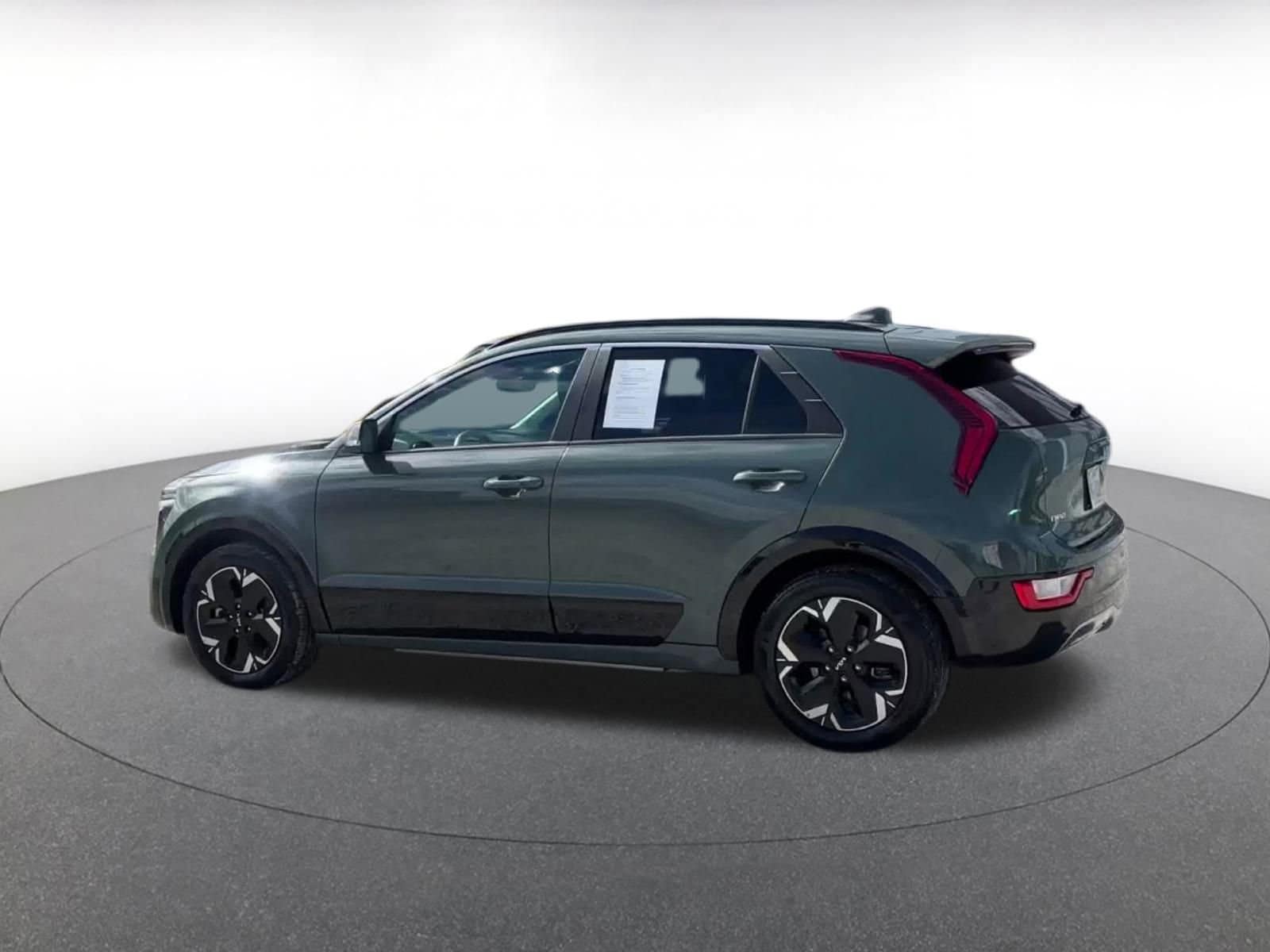 Thumbnail: 2023 Kia Niro - 10