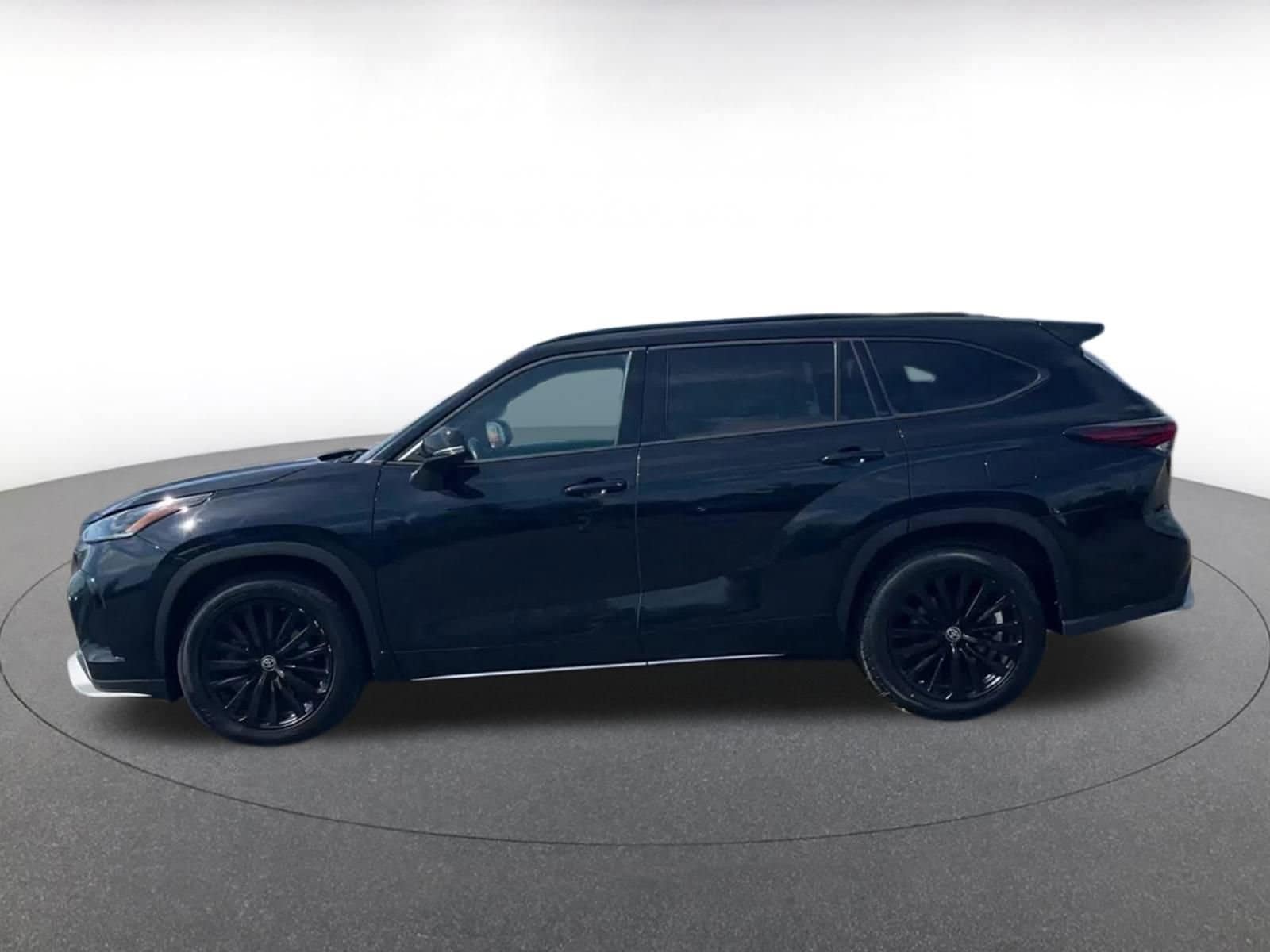 Thumbnail: 2024 Toyota Highlander - 8