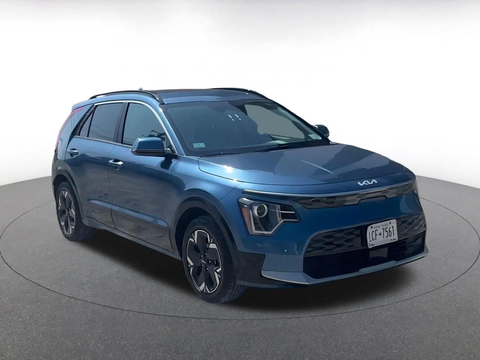 Thumbnail: 2023 Kia Niro - 3