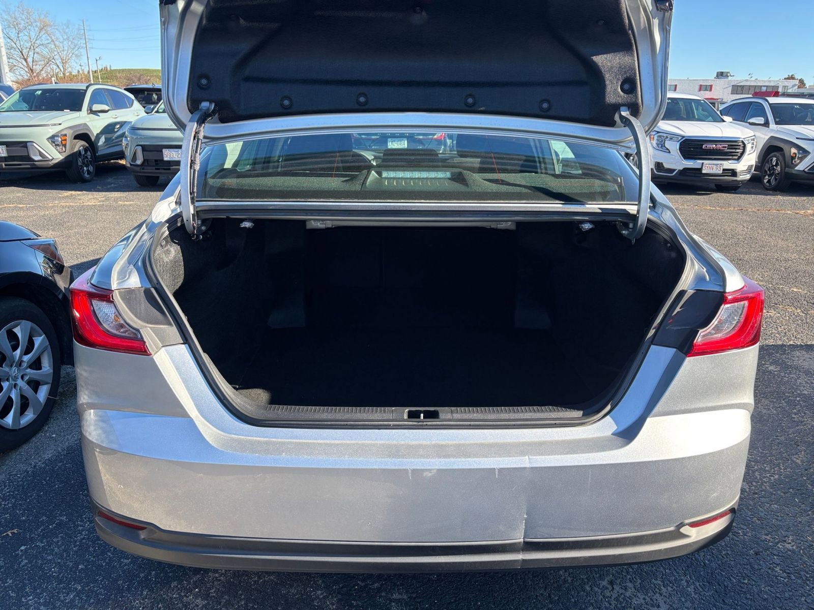 Thumbnail: 2025 Toyota Camry - 27