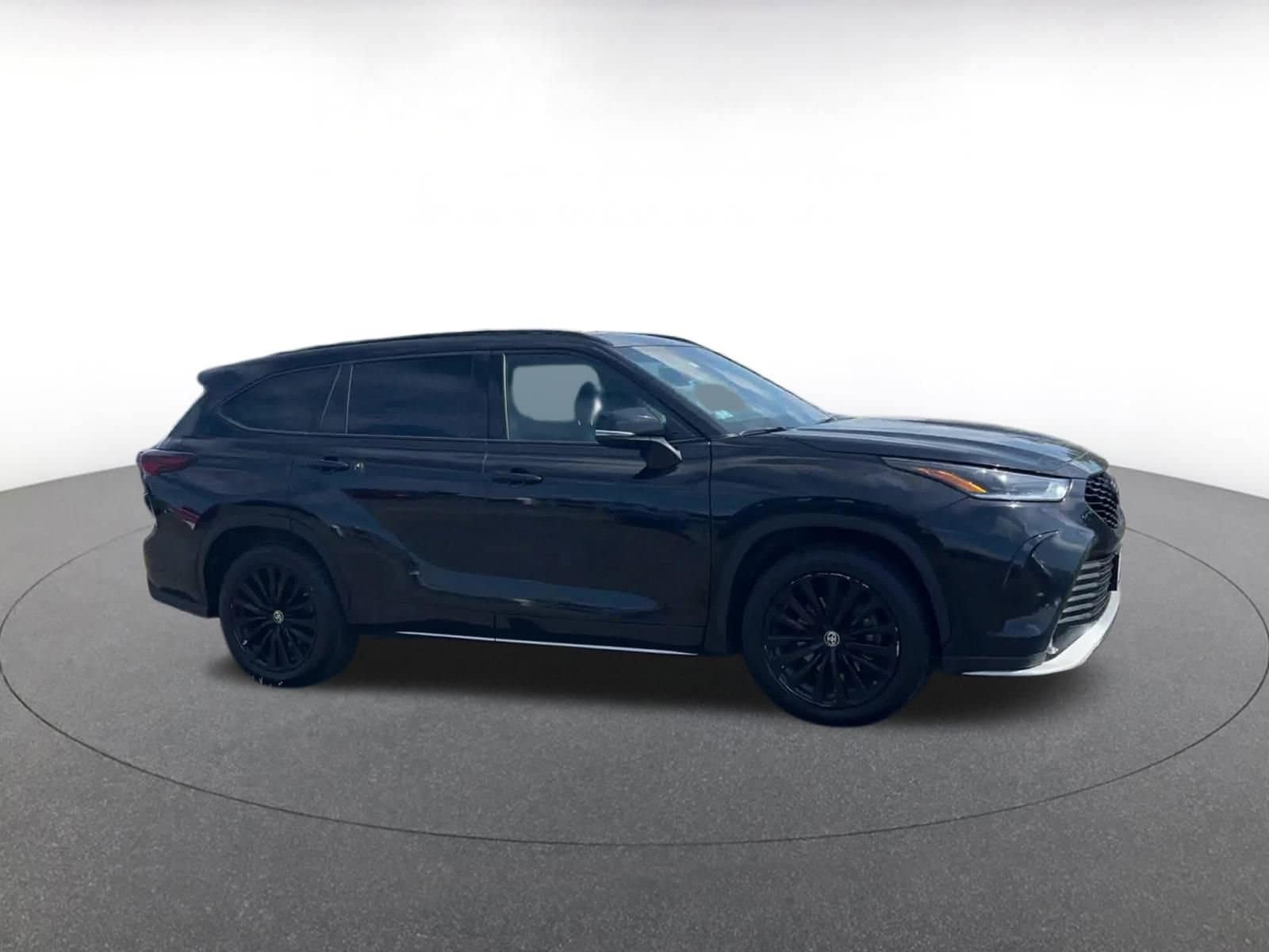 Thumbnail: 2024 Toyota Highlander - 2
