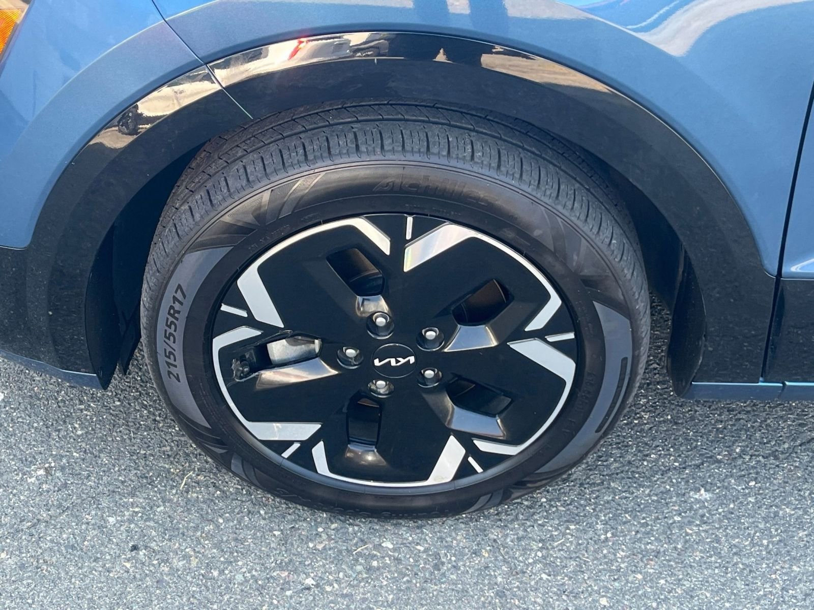 Thumbnail: 2023 Kia Niro - 33