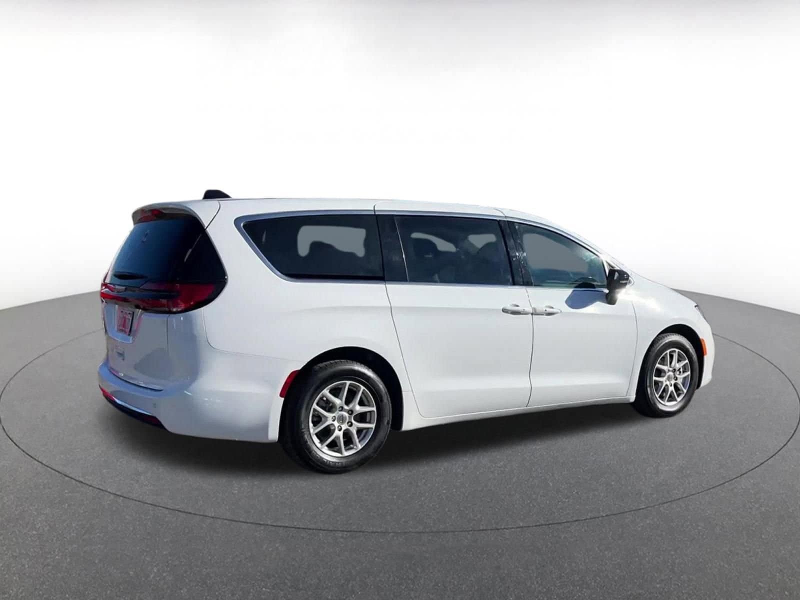 Thumbnail: 2025 Chrysler Pacifica - 14