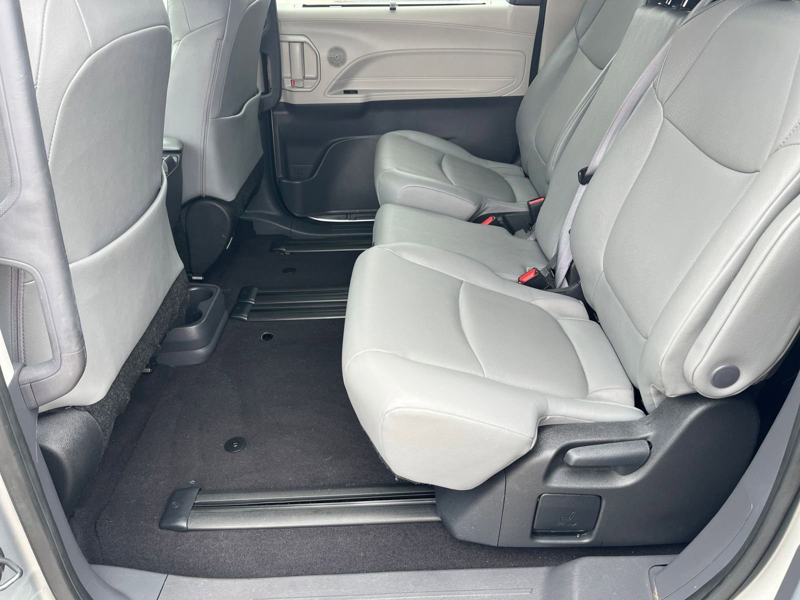 Thumbnail: 2024 Toyota Sienna - 23