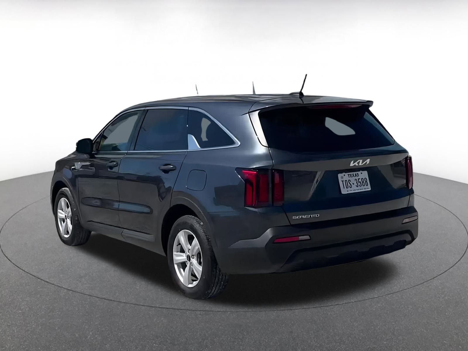 Thumbnail: 2023 Kia Sorento - 10