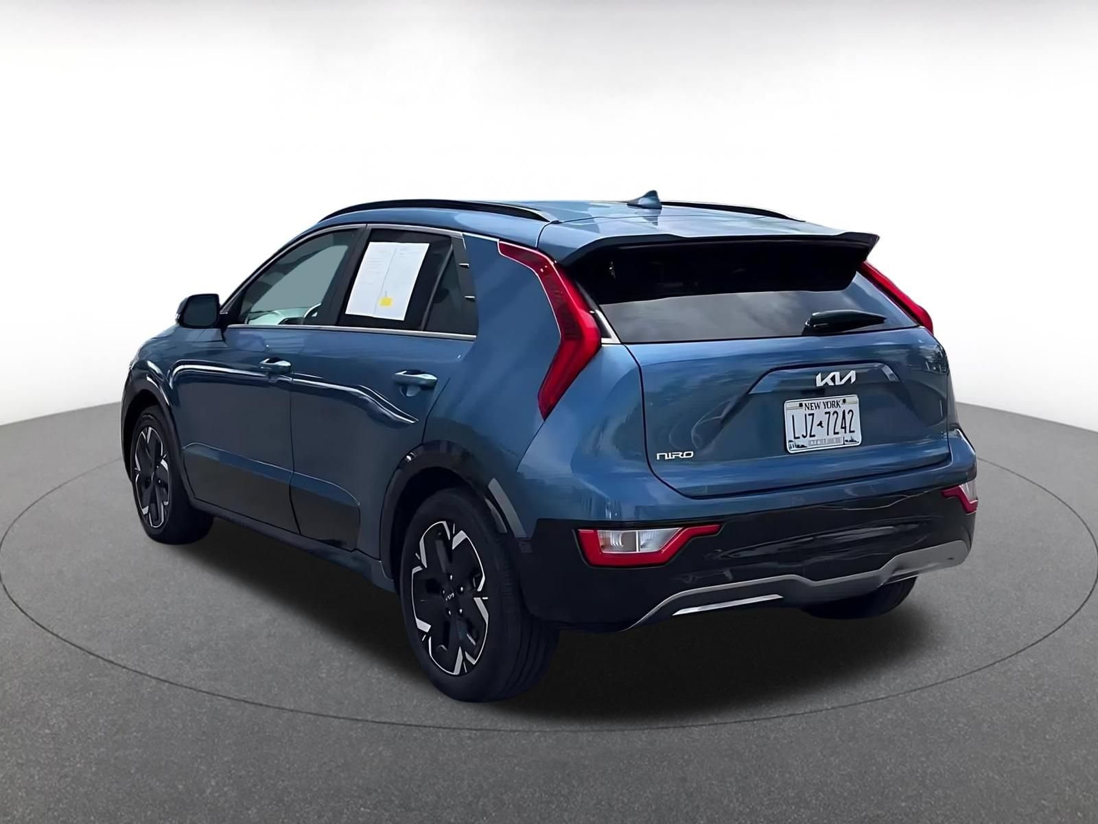 Thumbnail: 2024 Kia Niro - 10