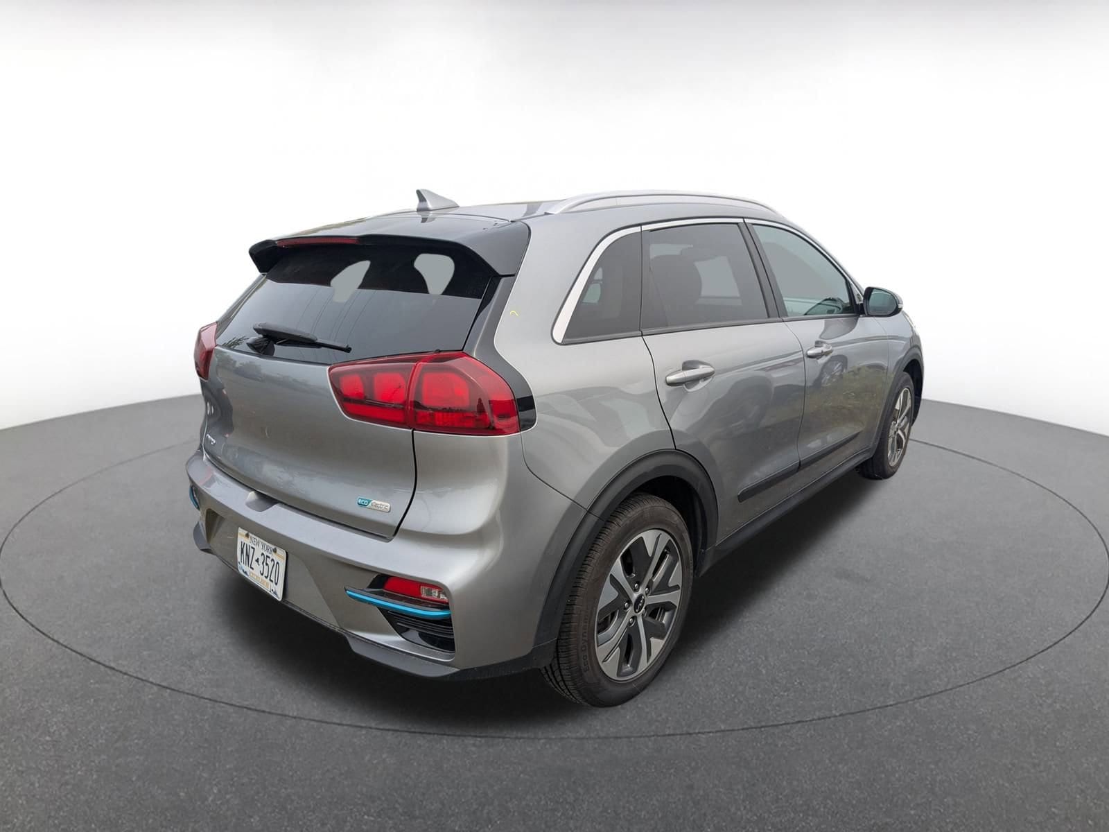 Thumbnail: 2022 Kia Niro - 5