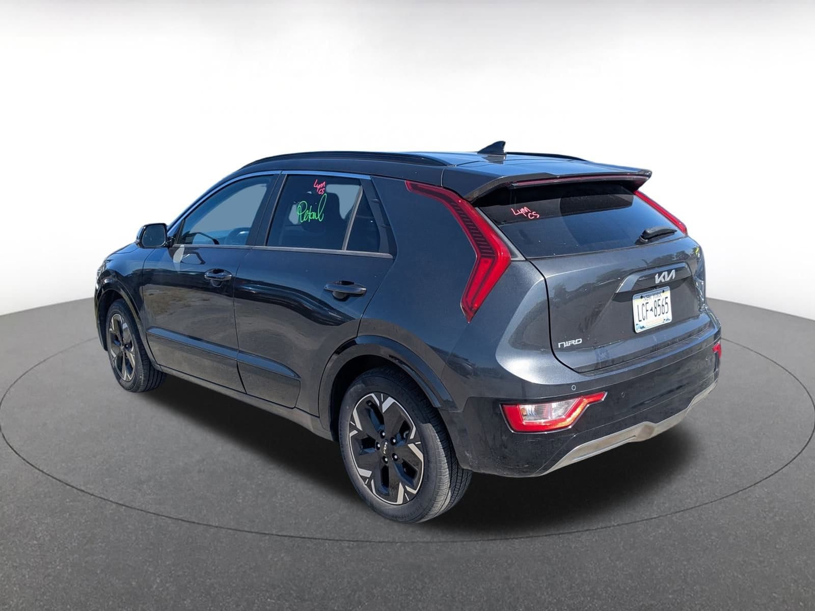 Thumbnail: 2023 Kia Niro - 4