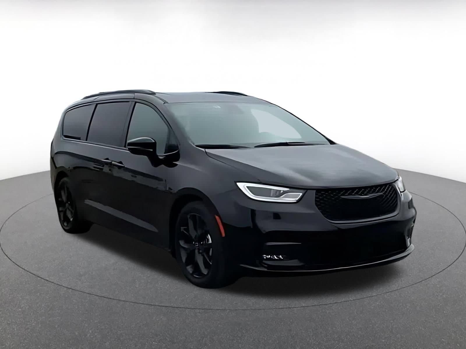 Thumbnail: 2025 Chrysler Pacifica - 3