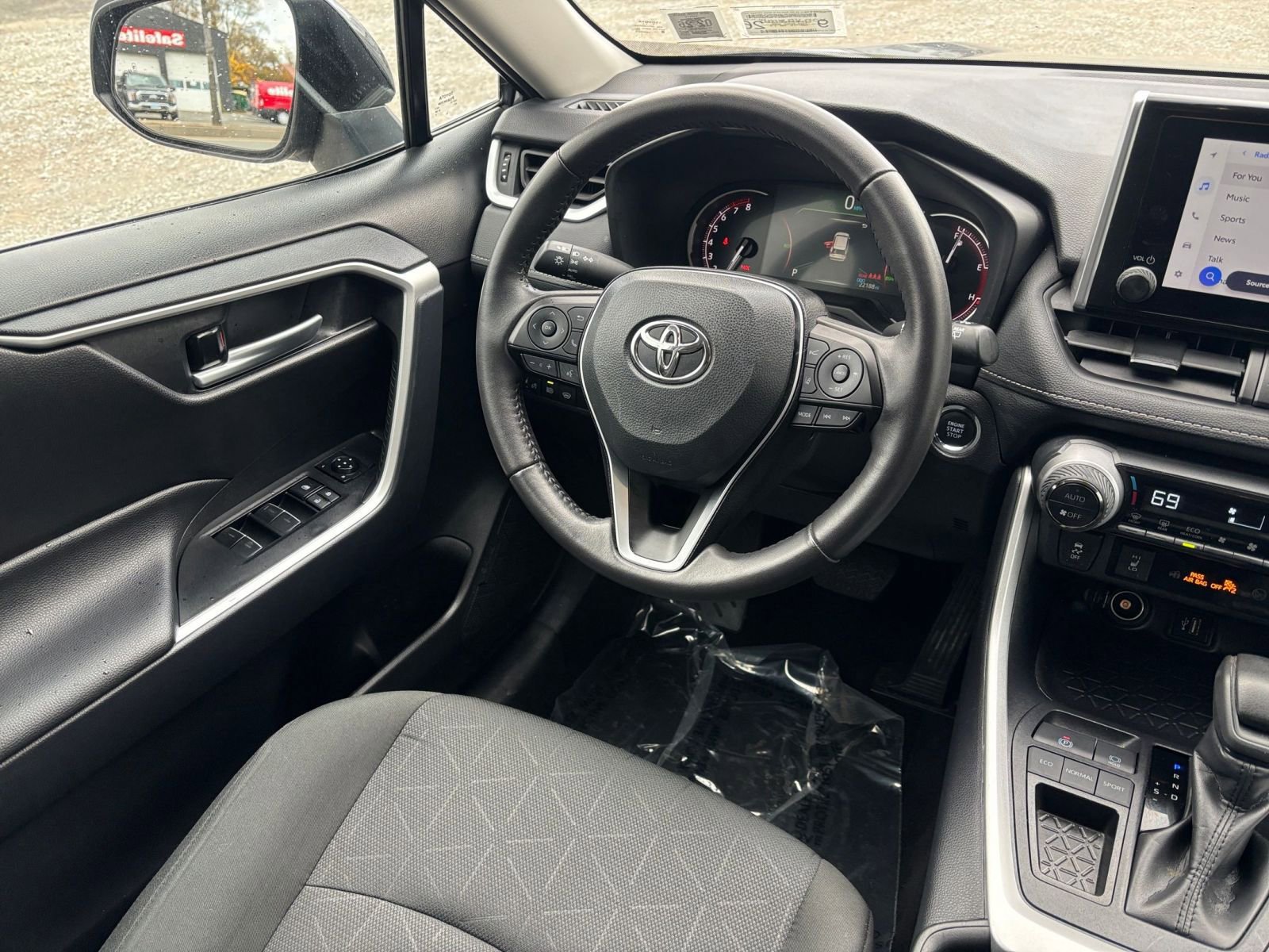 Thumbnail: 2025 Toyota RAV4 - 30