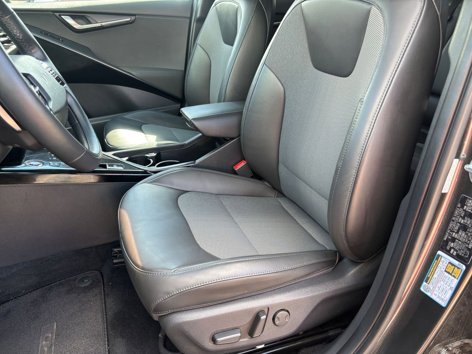 Thumbnail: 2023 Kia Niro - 33