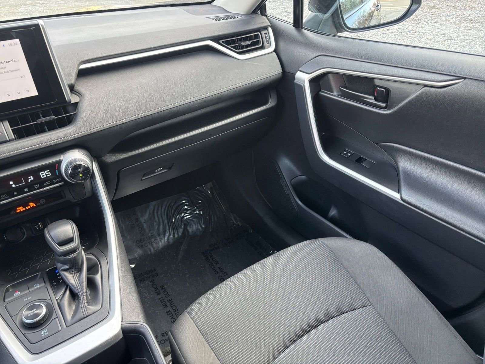 Thumbnail: 2025 Toyota RAV4 - 31