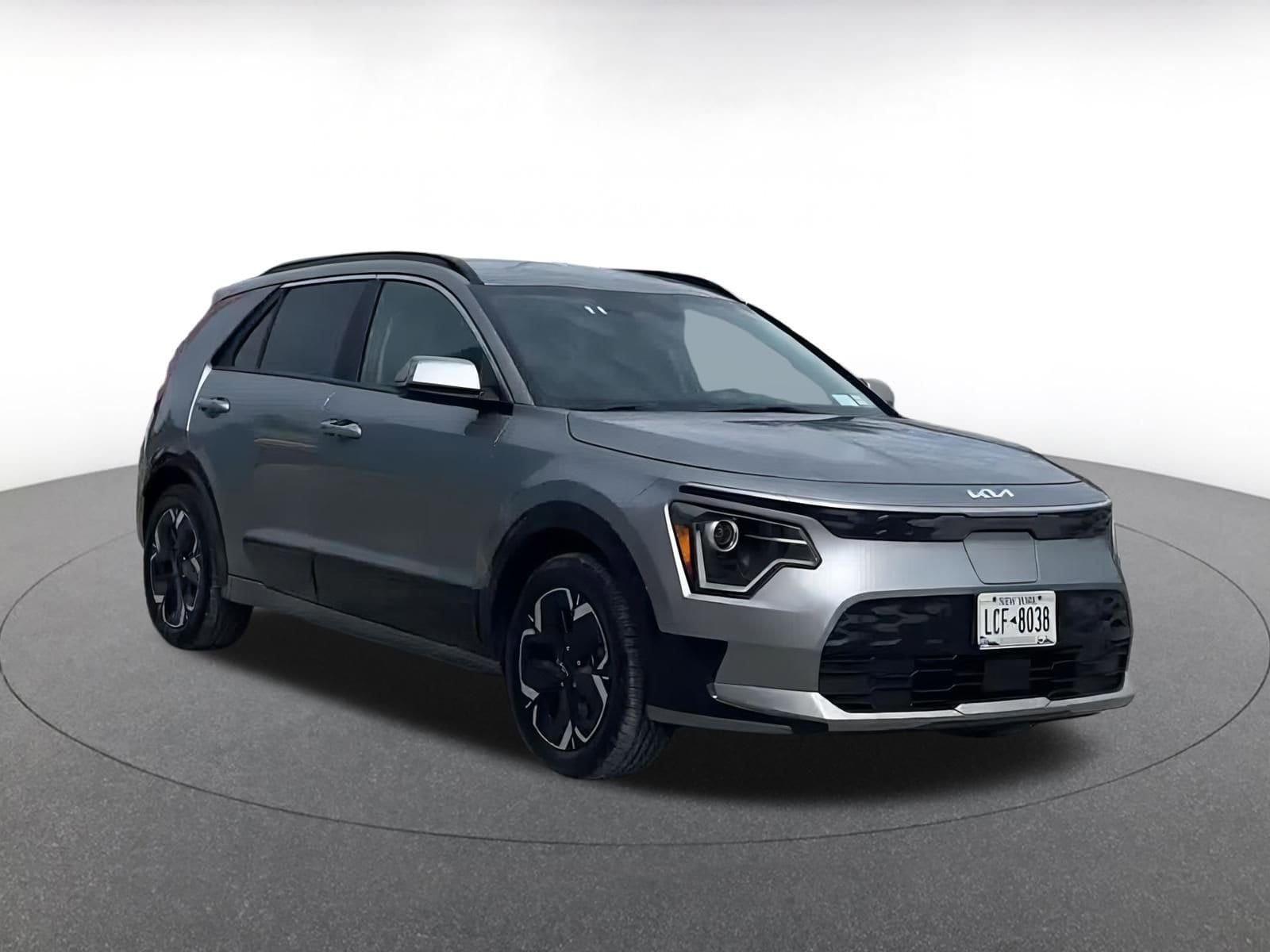 Thumbnail: 2023 Kia Niro - 3