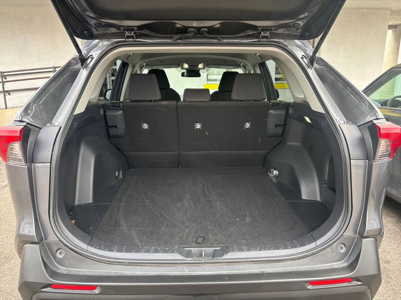 Thumbnail: 2025 Toyota RAV4 - 27