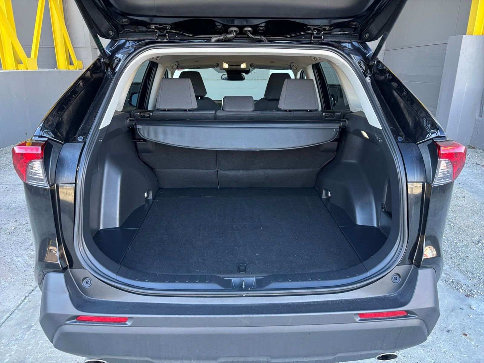 Thumbnail: 2025 Toyota RAV4 - 27