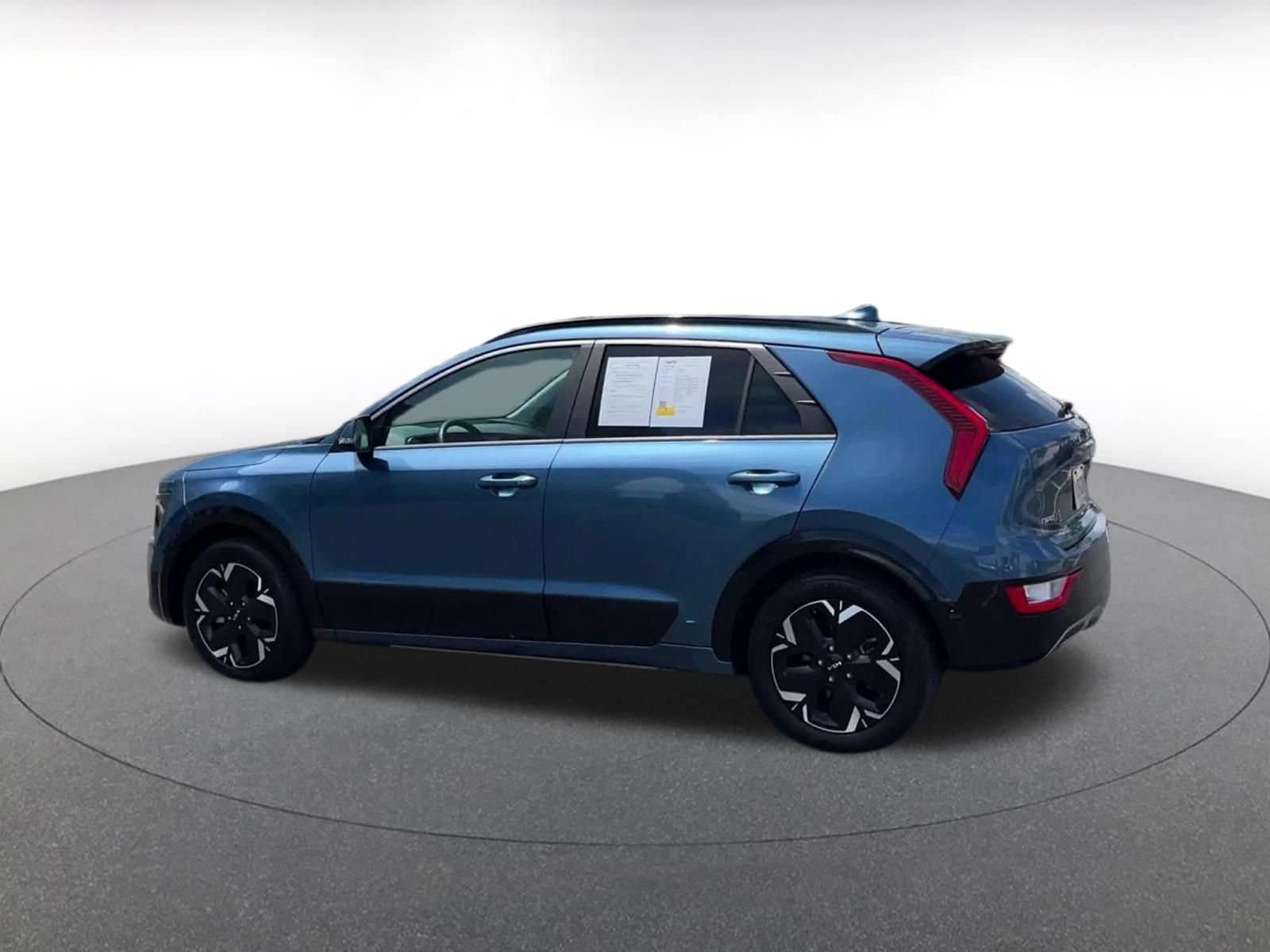 Thumbnail: 2024 Kia Niro - 9