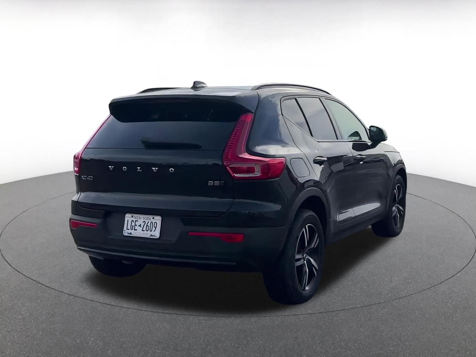 Thumbnail: 2024 Volvo XC40 - 14