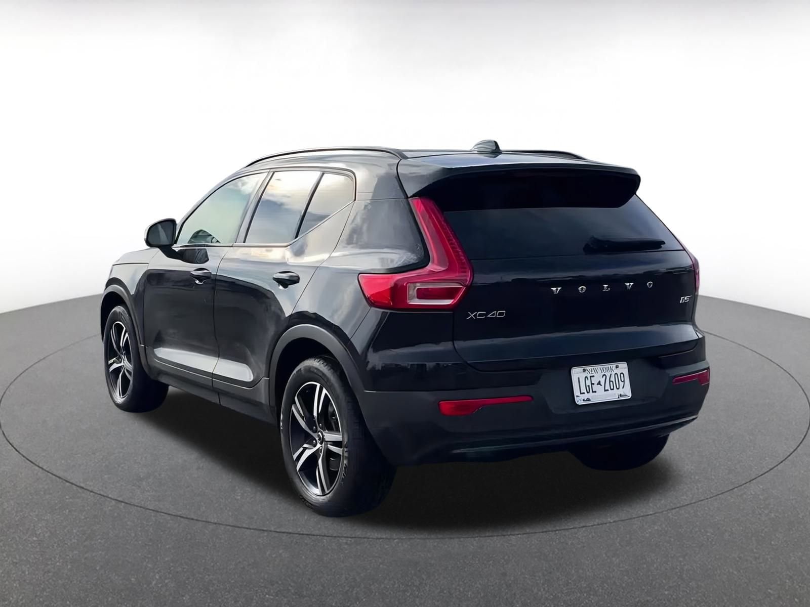 Thumbnail: 2024 Volvo XC40 - 11