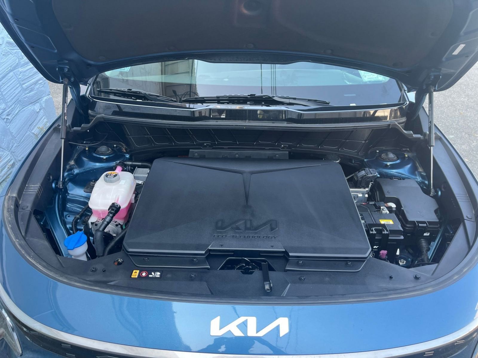 Thumbnail: 2023 Kia Niro - 35