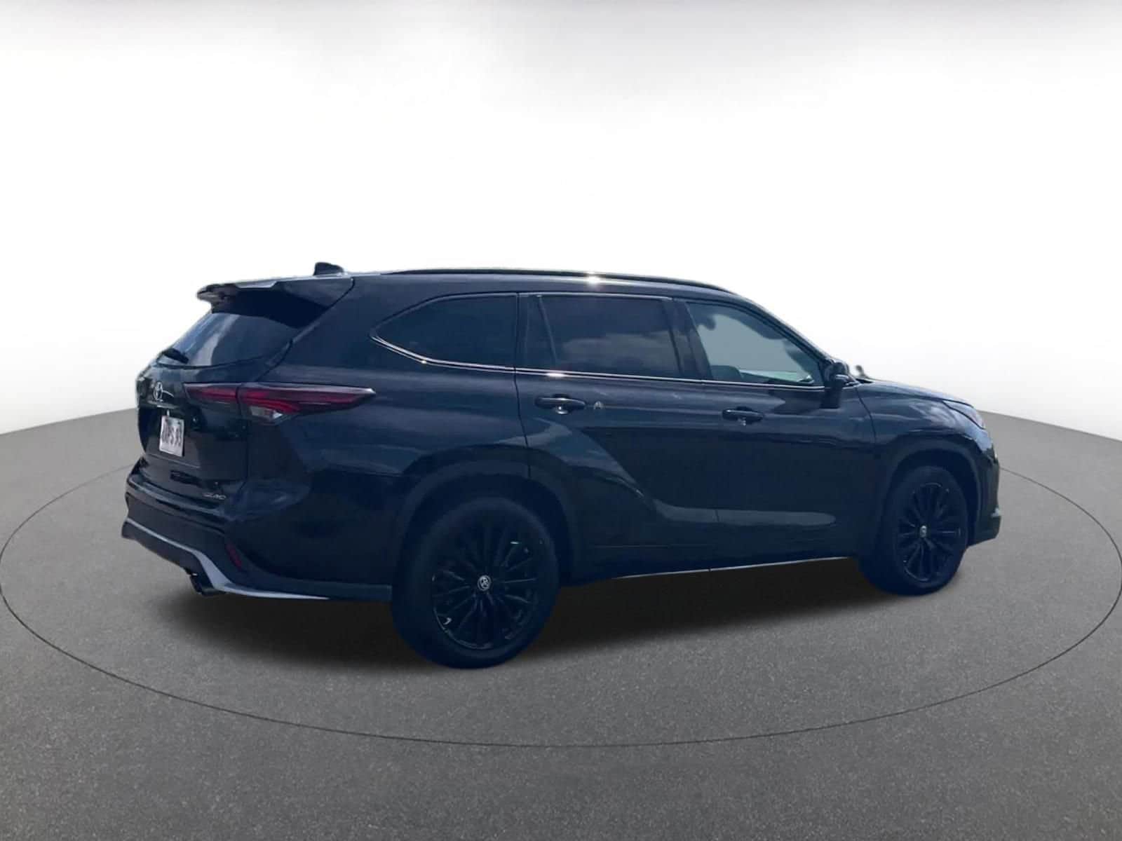 Thumbnail: 2024 Toyota Highlander - 15